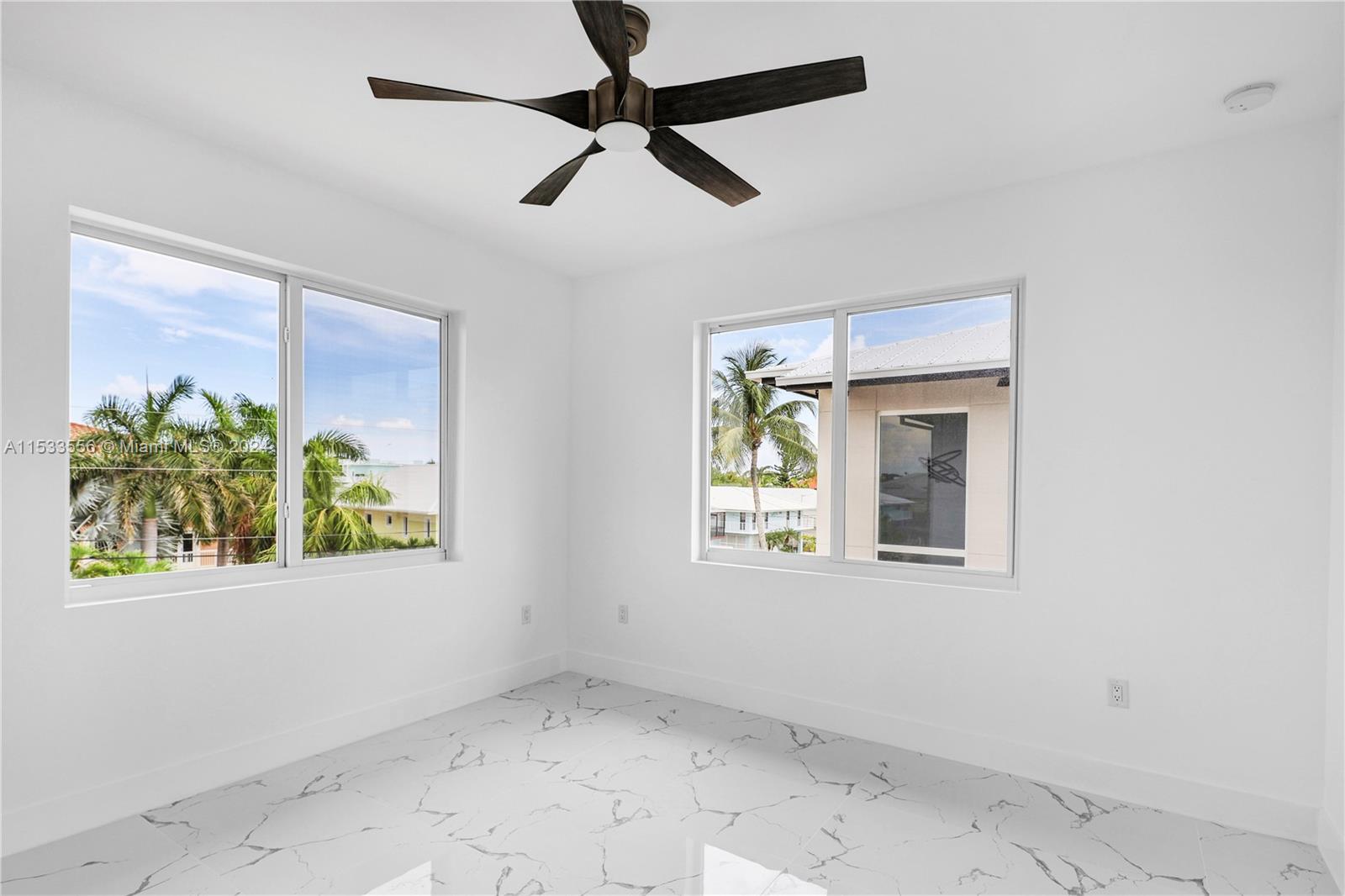 Upstairs guest bedroom en-suite, front of house