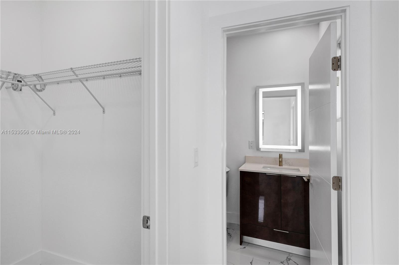 2nd Floor en-suite bathroom - walk-in closet - front of house