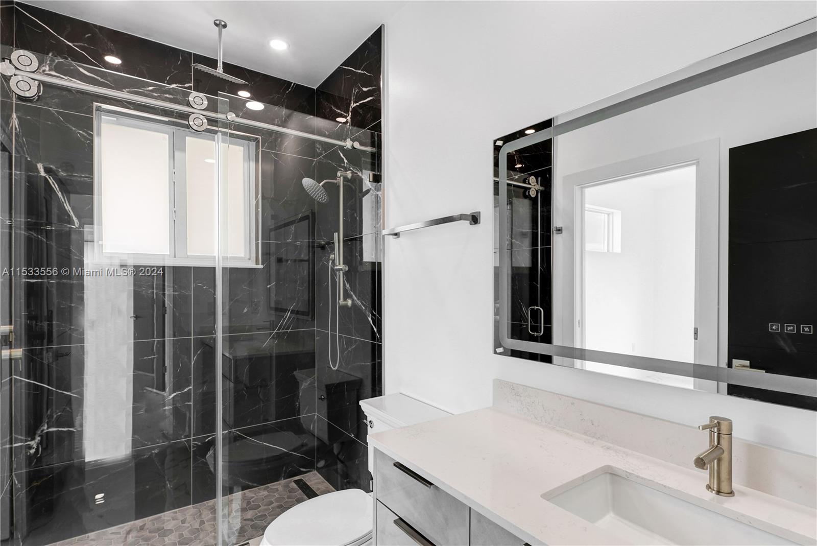 Upstairs guest en-suite bathroom - back of house