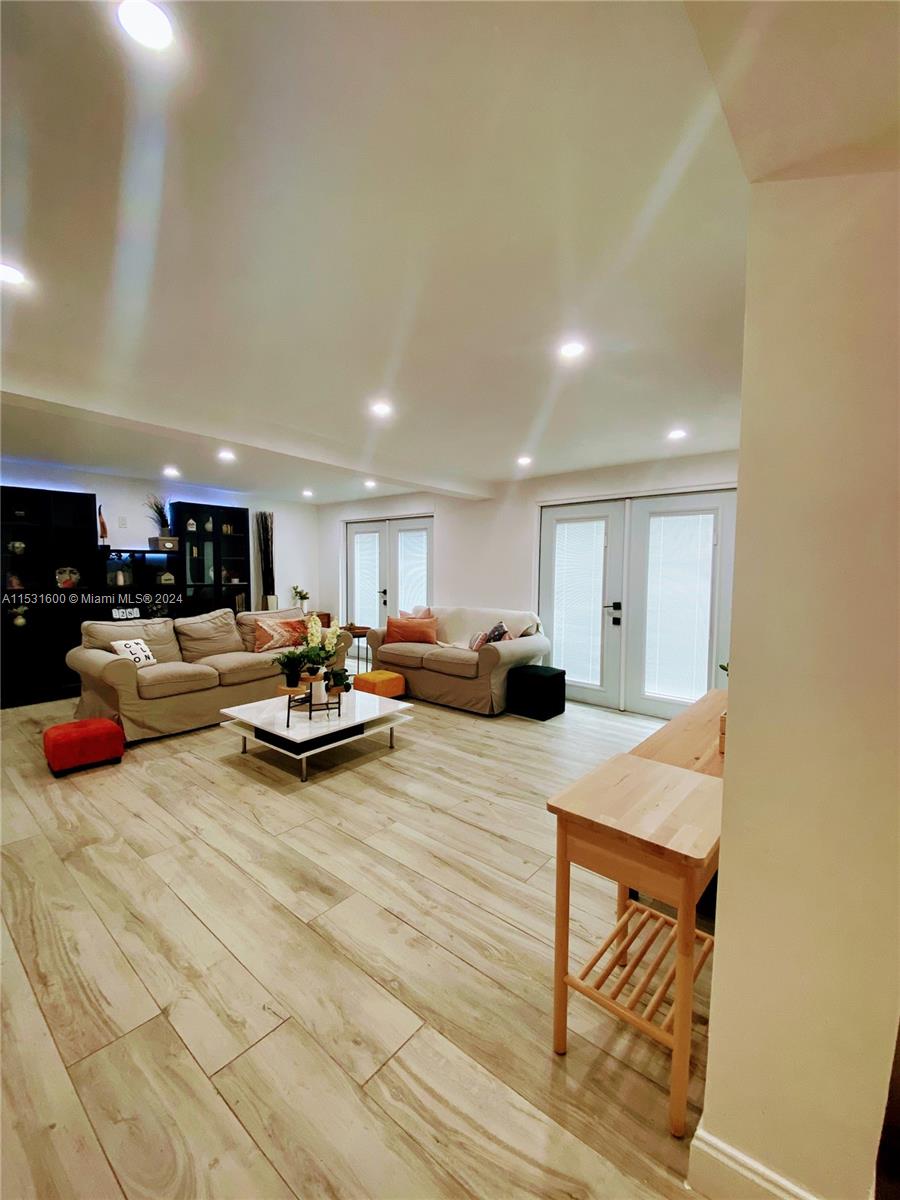9751 NW 6th Ln 9751, Miami, Florida 33172, 3 Bedrooms Bedrooms, ,2 BathroomsBathrooms,Residentiallease,For Rent,9751 NW 6th Ln 9751,A11531600