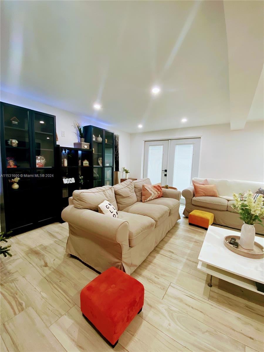 9751 NW 6th Ln 9751, Miami, Florida 33172, 3 Bedrooms Bedrooms, ,2 BathroomsBathrooms,Residentiallease,For Rent,9751 NW 6th Ln 9751,A11531600
