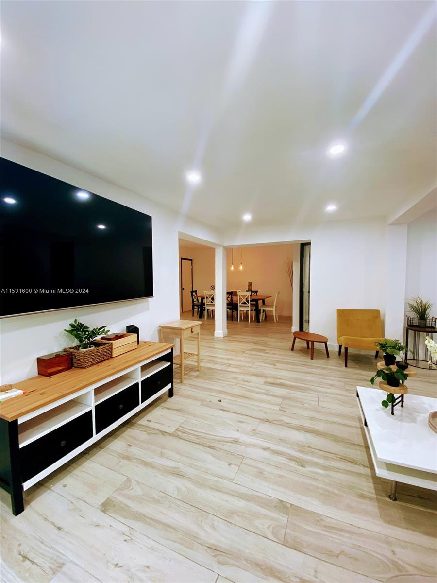 9751 NW 6th Ln 9751, Miami, Florida 33172, 3 Bedrooms Bedrooms, ,2 BathroomsBathrooms,Residentiallease,For Rent,9751 NW 6th Ln 9751,A11531600