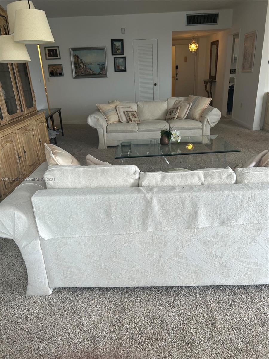 5001 Collins Ave 4G, Miami Beach, Florida 33140, 1 Bedroom Bedrooms, ,2 BathroomsBathrooms,Residential,For Sale,5001 Collins Ave 4G,A11533836