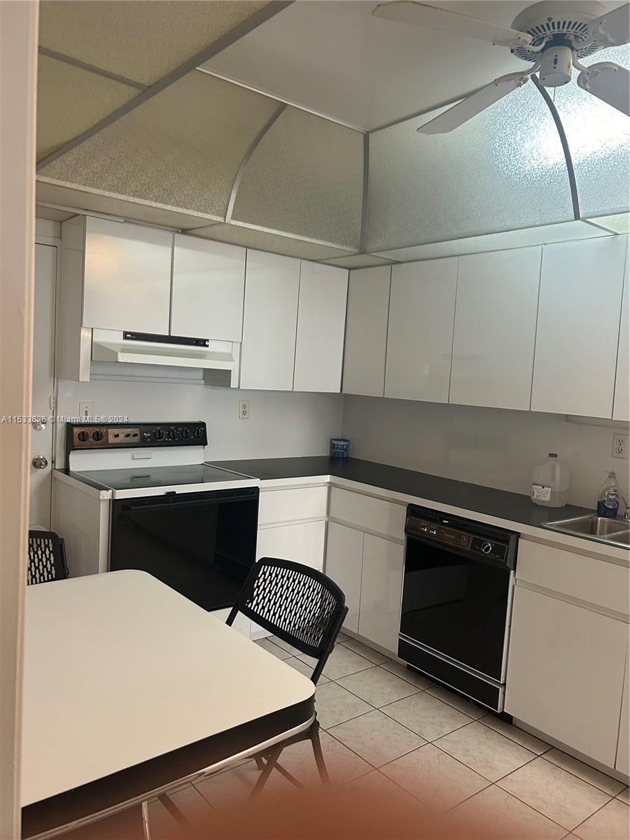 5001 Collins Ave 4G, Miami Beach, Florida 33140, 1 Bedroom Bedrooms, ,2 BathroomsBathrooms,Residential,For Sale,5001 Collins Ave 4G,A11533836