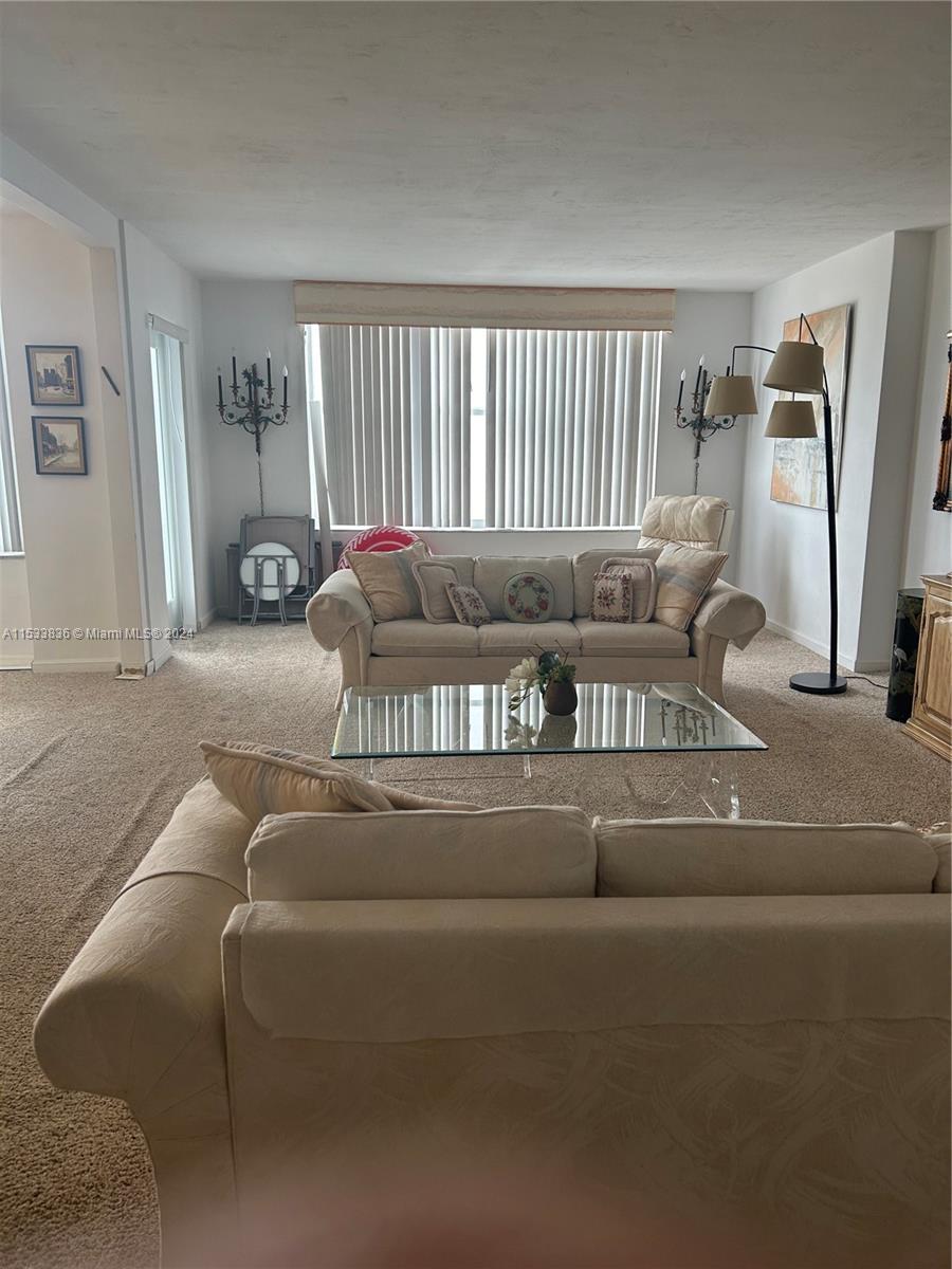 5001 Collins Ave 4G, Miami Beach, Florida 33140, 1 Bedroom Bedrooms, ,2 BathroomsBathrooms,Residential,For Sale,5001 Collins Ave 4G,A11533836