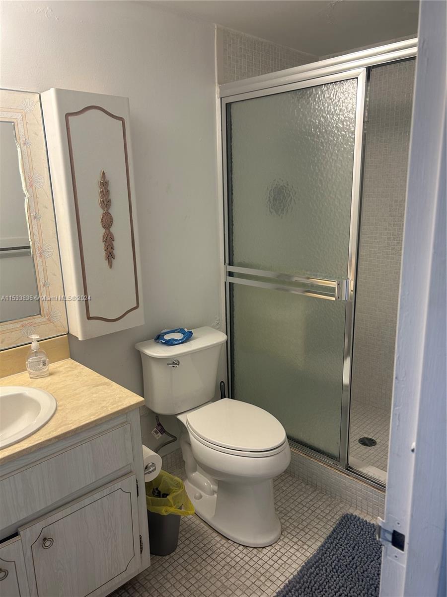 5001 Collins Ave 4G, Miami Beach, Florida 33140, 1 Bedroom Bedrooms, ,2 BathroomsBathrooms,Residential,For Sale,5001 Collins Ave 4G,A11533836