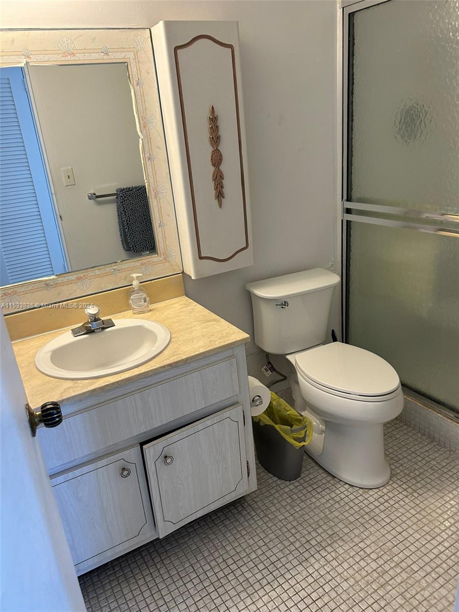 5001 Collins Ave 4G, Miami Beach, Florida 33140, 1 Bedroom Bedrooms, ,2 BathroomsBathrooms,Residential,For Sale,5001 Collins Ave 4G,A11533836