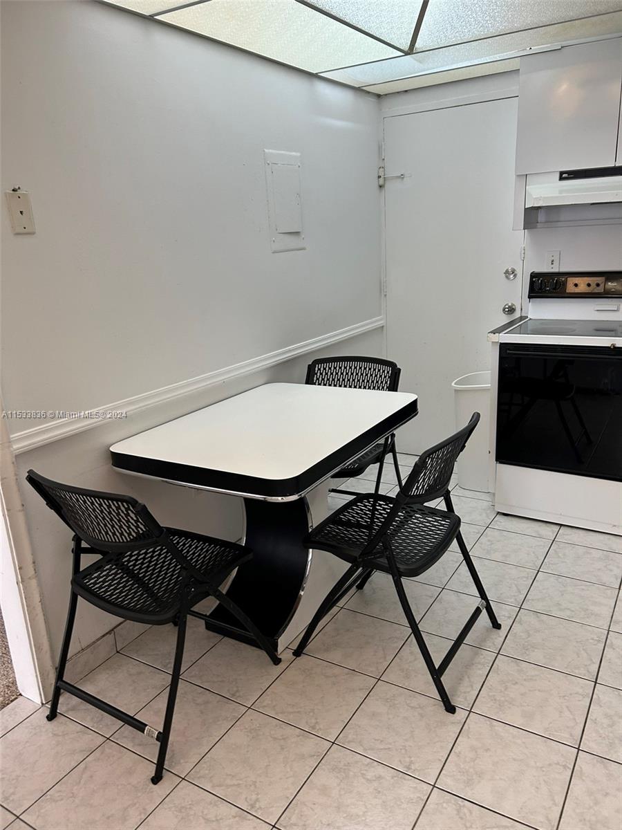 5001 Collins Ave 4G, Miami Beach, Florida 33140, 1 Bedroom Bedrooms, ,2 BathroomsBathrooms,Residential,For Sale,5001 Collins Ave 4G,A11533836