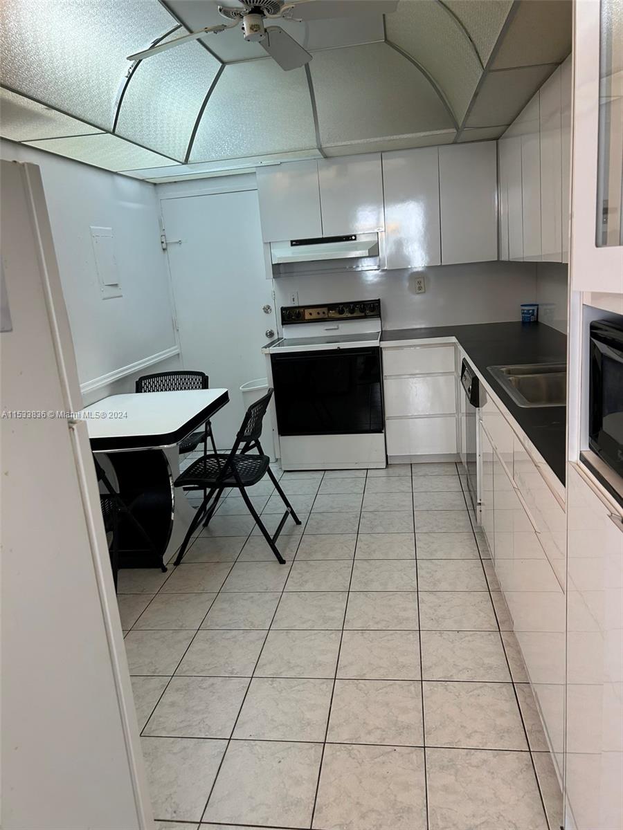 5001 Collins Ave 4G, Miami Beach, Florida 33140, 1 Bedroom Bedrooms, ,2 BathroomsBathrooms,Residential,For Sale,5001 Collins Ave 4G,A11533836