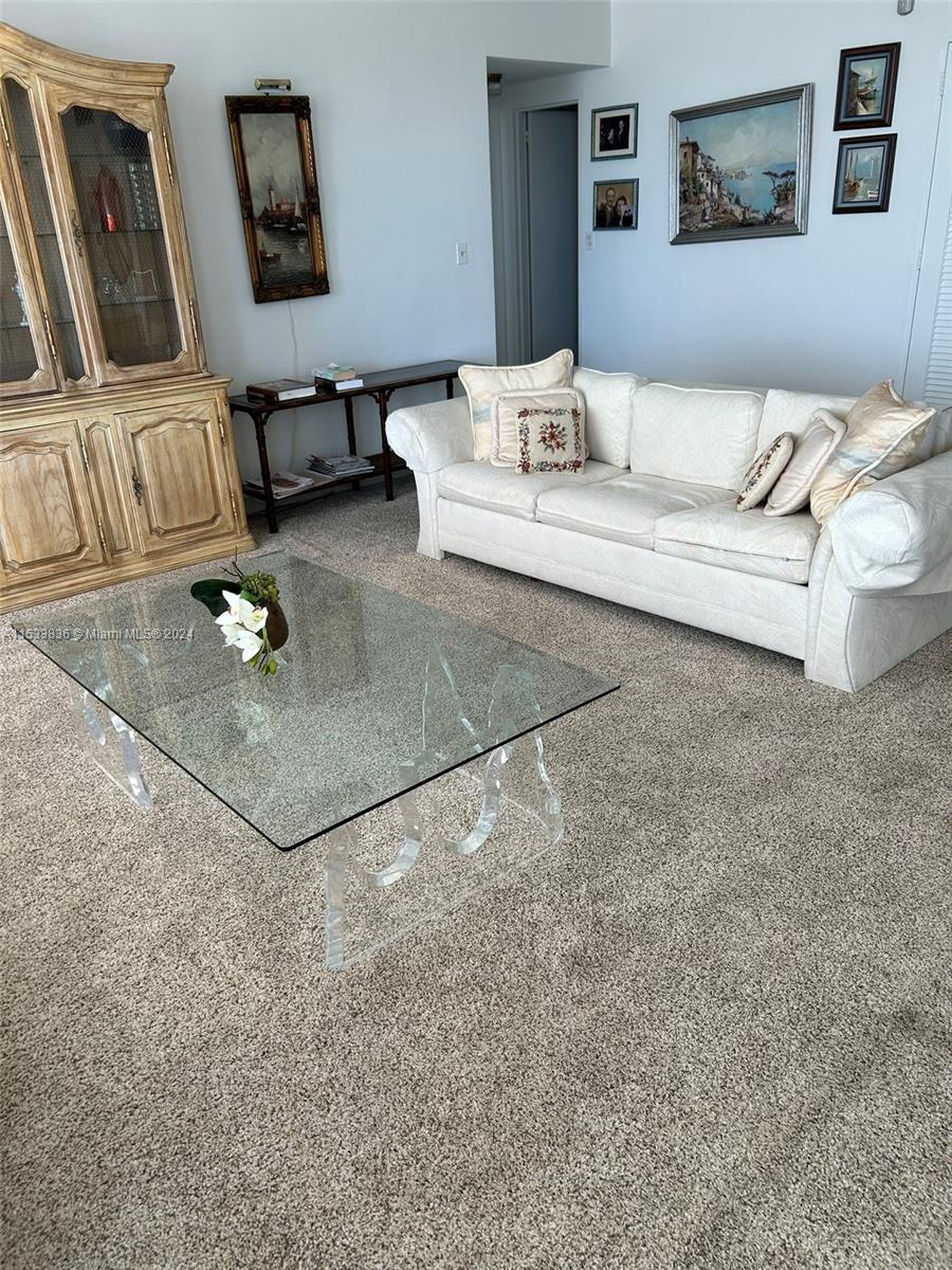 5001 Collins Ave 4G, Miami Beach, Florida 33140, 1 Bedroom Bedrooms, ,2 BathroomsBathrooms,Residential,For Sale,5001 Collins Ave 4G,A11533836