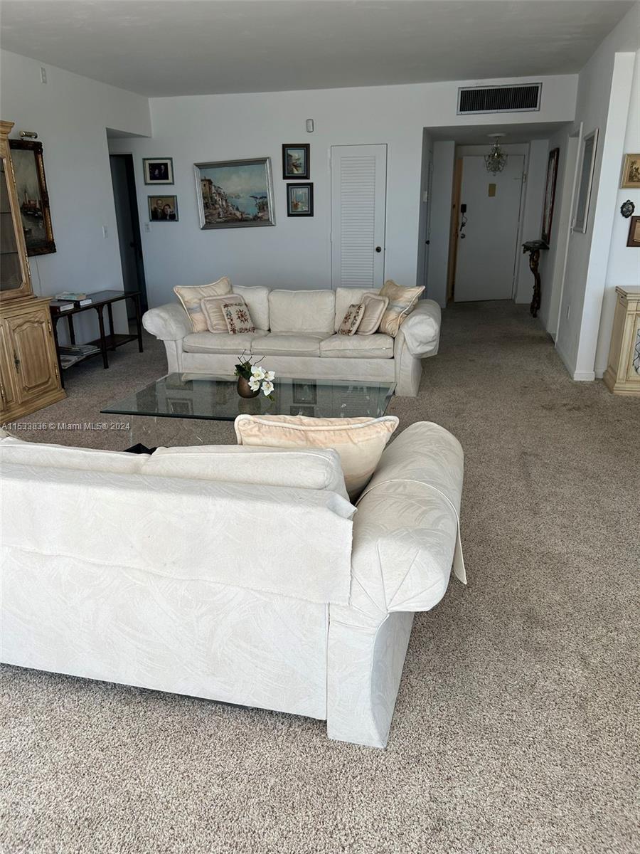 5001 Collins Ave 4G, Miami Beach, Florida 33140, 1 Bedroom Bedrooms, ,2 BathroomsBathrooms,Residential,For Sale,5001 Collins Ave 4G,A11533836