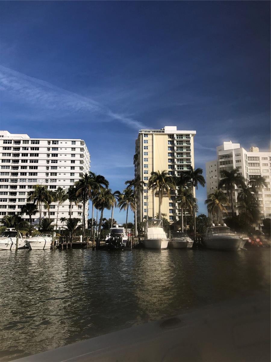 5001 Collins Ave 4G, Miami Beach, Florida 33140, 1 Bedroom Bedrooms, ,2 BathroomsBathrooms,Residential,For Sale,5001 Collins Ave 4G,A11533836