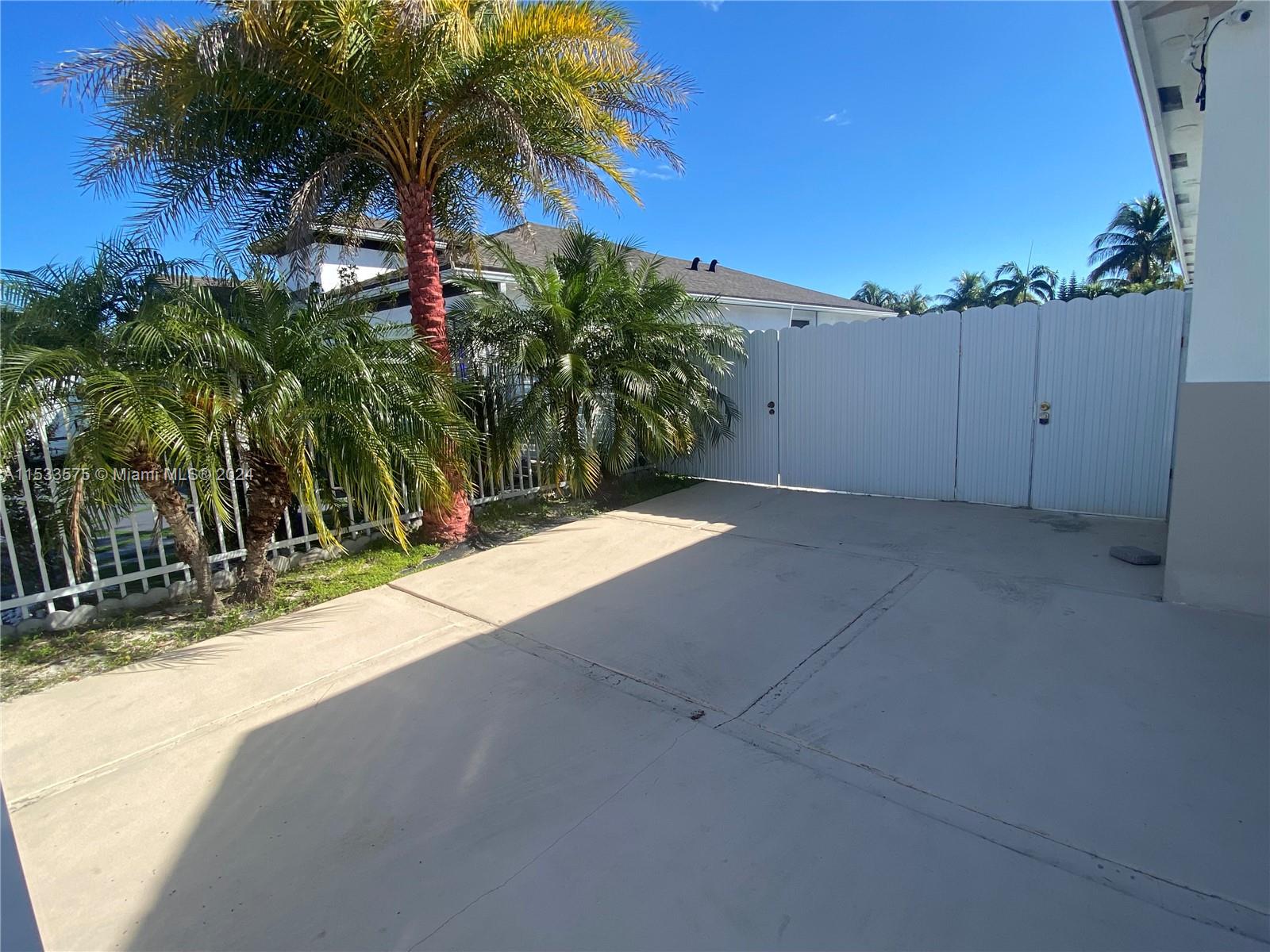 27583 SW 133rd Ave, Homestead, Florida 33032, 6 Bedrooms Bedrooms, ,4 BathroomsBathrooms,Residential,For Sale,27583 SW 133rd Ave,A11533575
