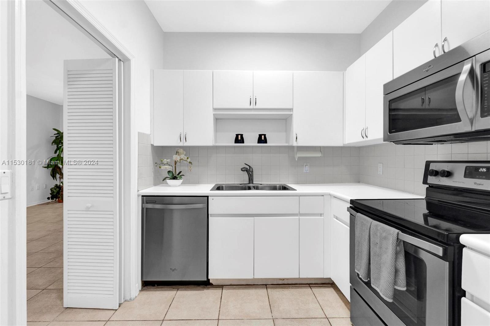 721 Biltmore Way 101, Coral Gables, Florida 33134, 1 Bedroom Bedrooms, ,1 BathroomBathrooms,Residential,For Sale,721 Biltmore Way 101,A11530181