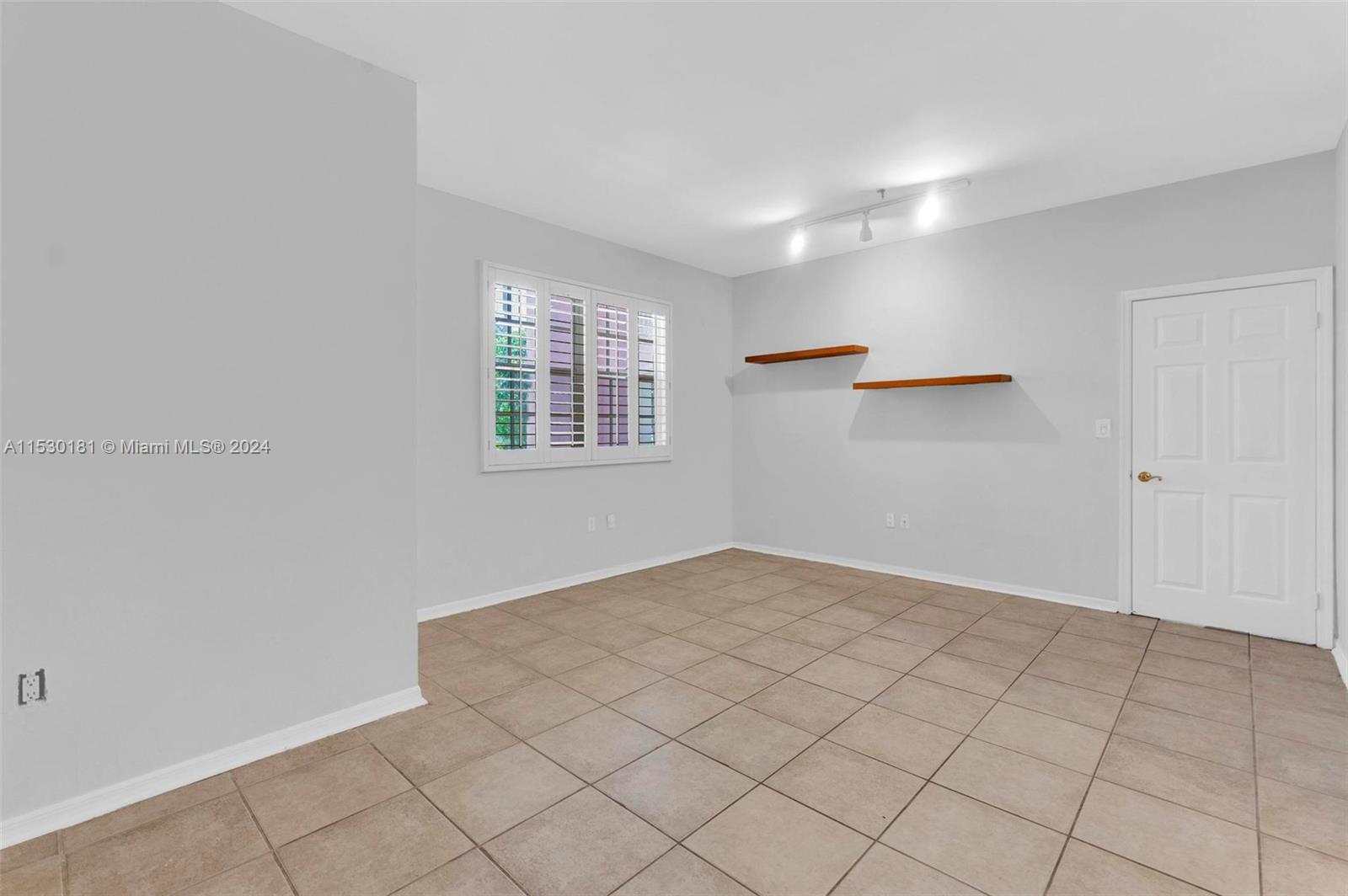 721 Biltmore Way 101, Coral Gables, Florida 33134, 1 Bedroom Bedrooms, ,1 BathroomBathrooms,Residential,For Sale,721 Biltmore Way 101,A11530181