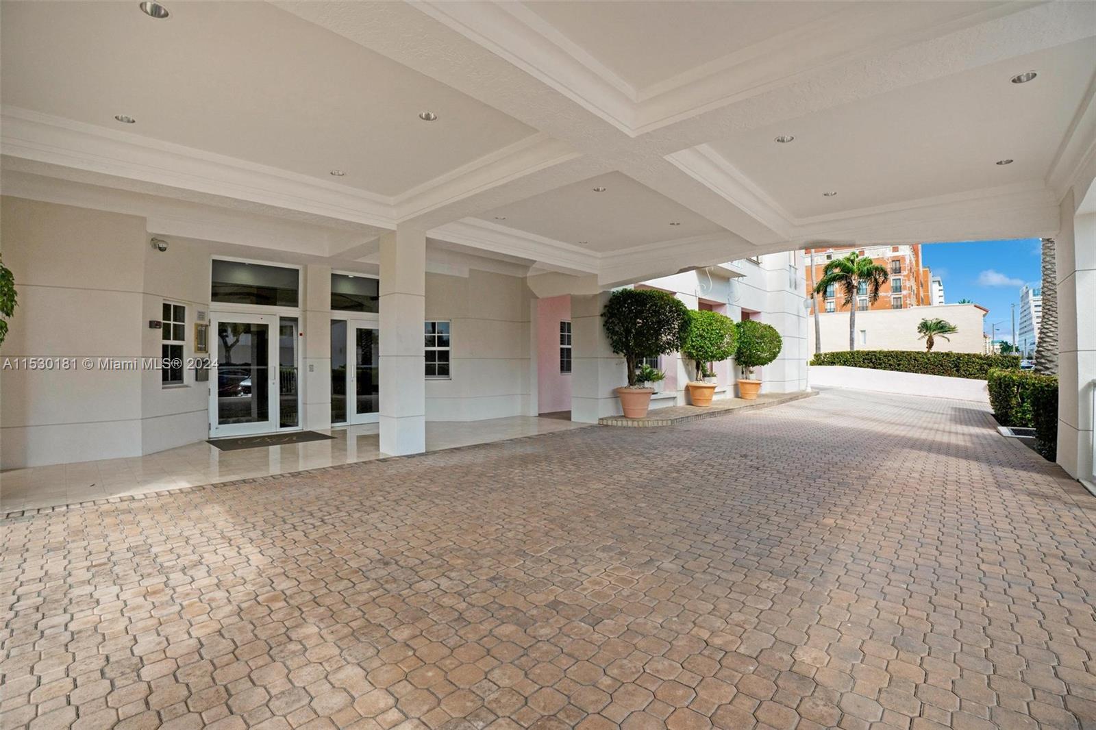 721 Biltmore Way 101, Coral Gables, Florida 33134, 1 Bedroom Bedrooms, ,1 BathroomBathrooms,Residential,For Sale,721 Biltmore Way 101,A11530181