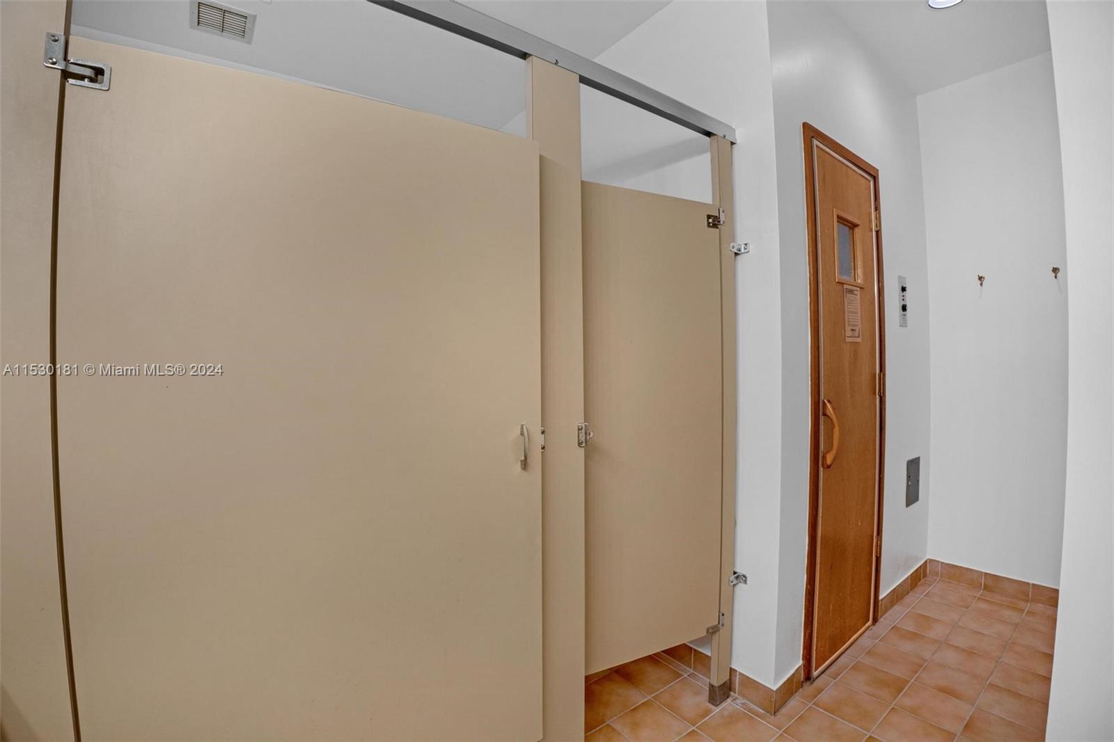 721 Biltmore Way 101, Coral Gables, Florida 33134, 1 Bedroom Bedrooms, ,1 BathroomBathrooms,Residential,For Sale,721 Biltmore Way 101,A11530181