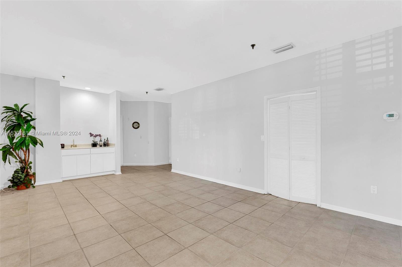 721 Biltmore Way 101, Coral Gables, Florida 33134, 1 Bedroom Bedrooms, ,1 BathroomBathrooms,Residential,For Sale,721 Biltmore Way 101,A11530181