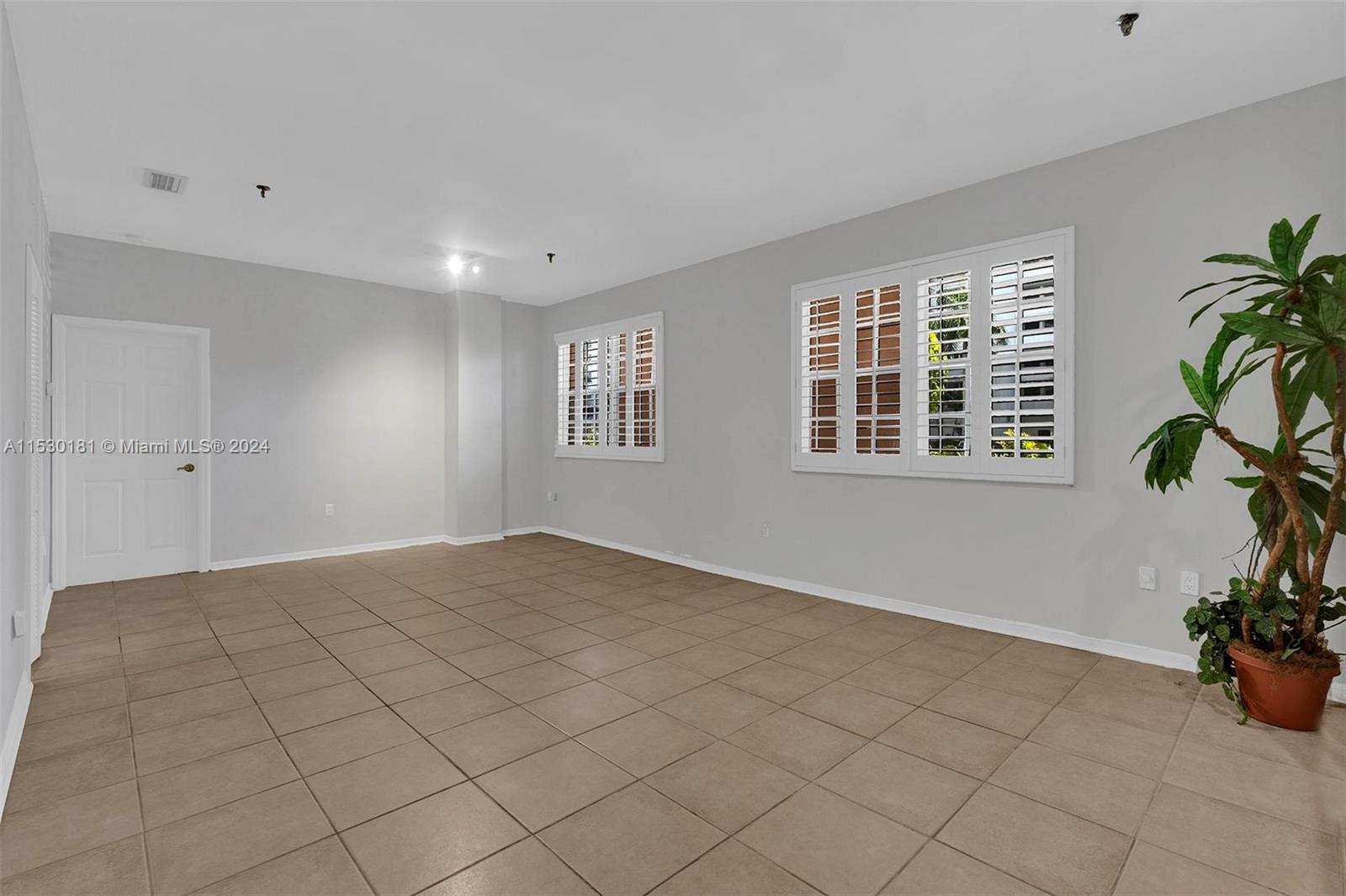 721 Biltmore Way 101, Coral Gables, Florida 33134, 1 Bedroom Bedrooms, ,1 BathroomBathrooms,Residential,For Sale,721 Biltmore Way 101,A11530181