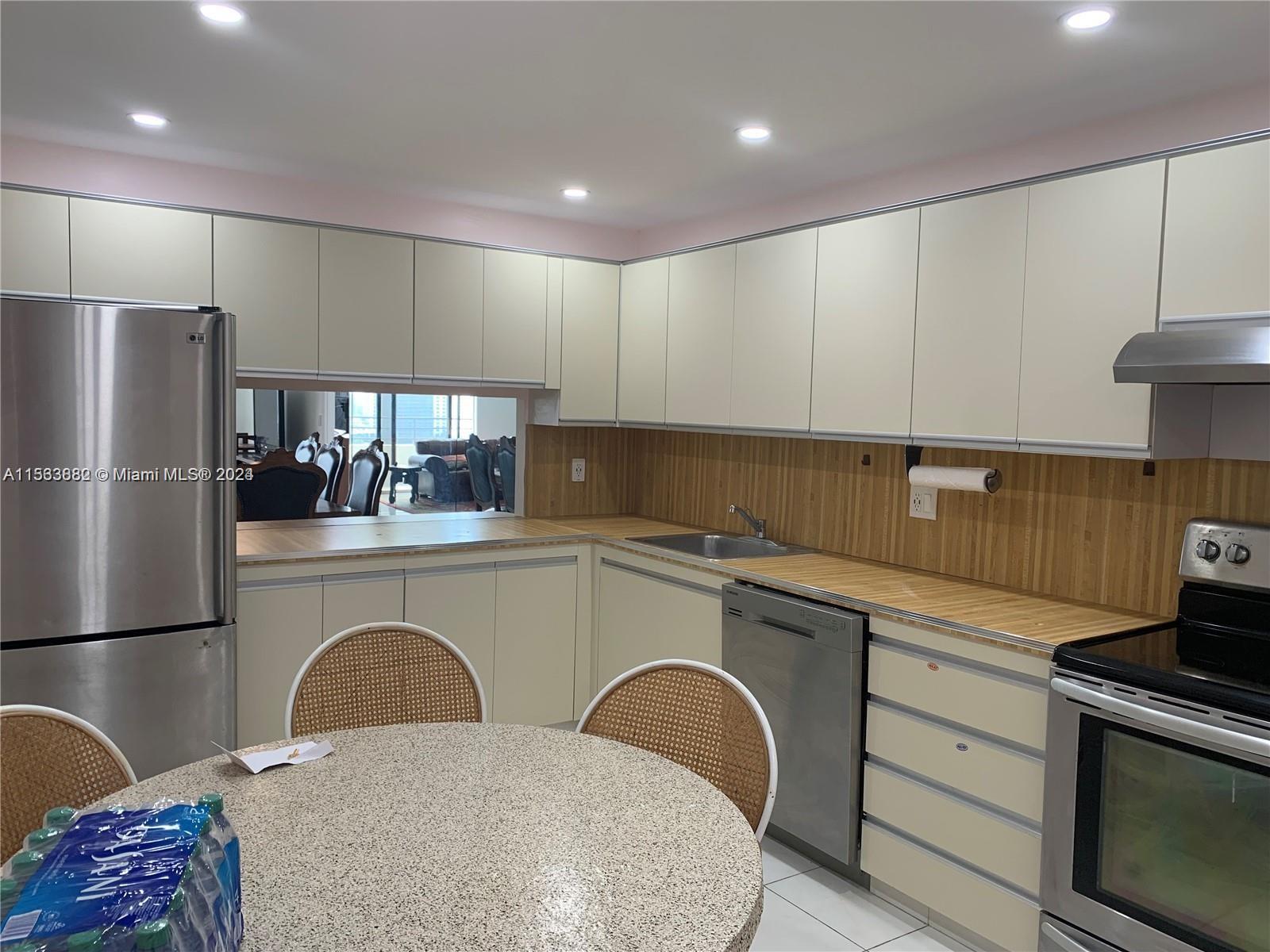 2500 Parkview Dr 1721, Hallandale Beach, Florida 33009, 2 Bedrooms Bedrooms, ,2 BathroomsBathrooms,Residentiallease,For Rent,2500 Parkview Dr 1721,A11533882