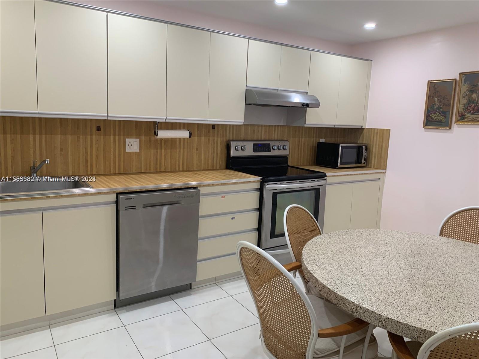 2500 Parkview Dr 1721, Hallandale Beach, Florida 33009, 2 Bedrooms Bedrooms, ,2 BathroomsBathrooms,Residentiallease,For Rent,2500 Parkview Dr 1721,A11533882