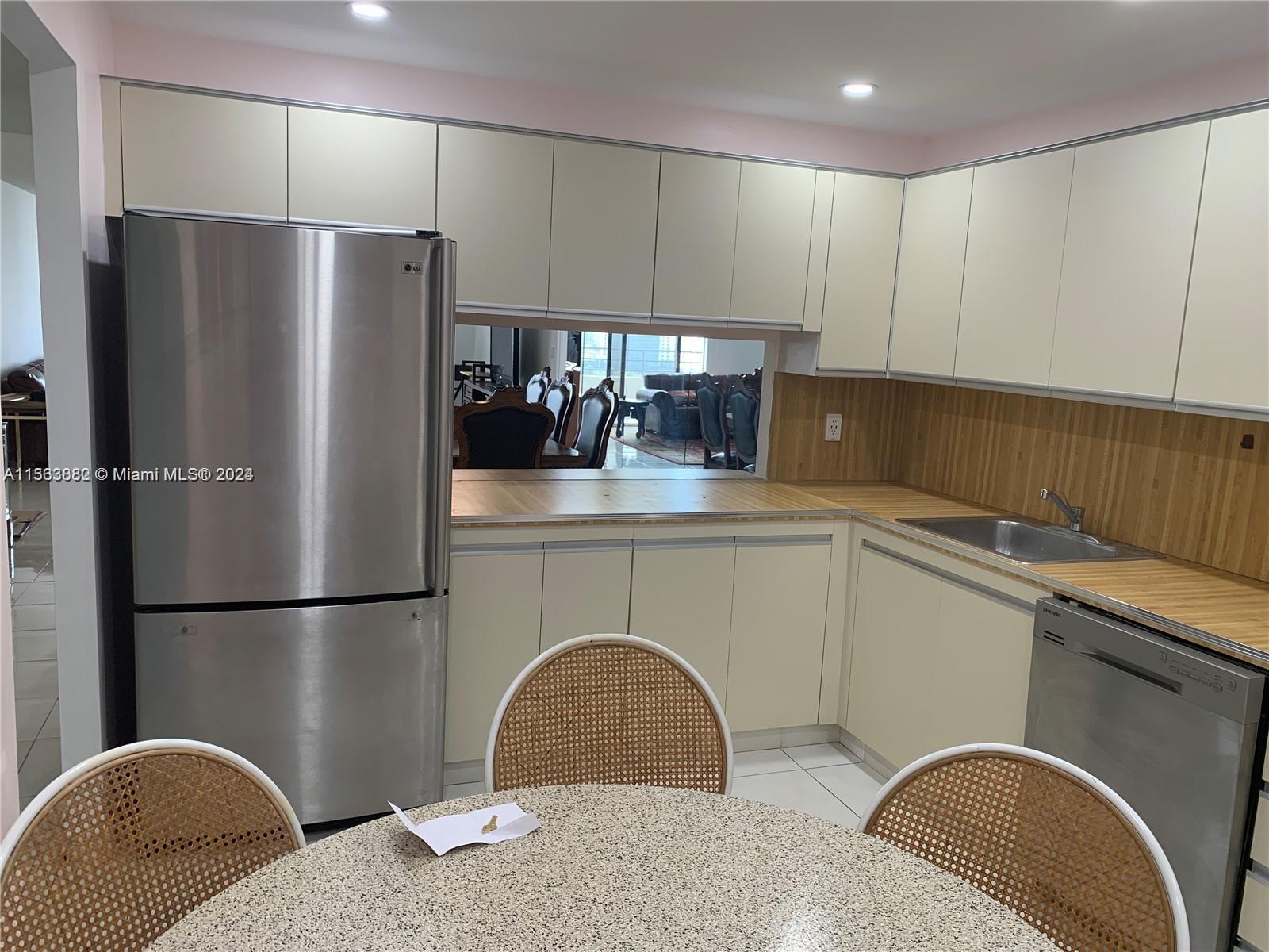 2500 Parkview Dr 1721, Hallandale Beach, Florida 33009, 2 Bedrooms Bedrooms, ,2 BathroomsBathrooms,Residentiallease,For Rent,2500 Parkview Dr 1721,A11533882