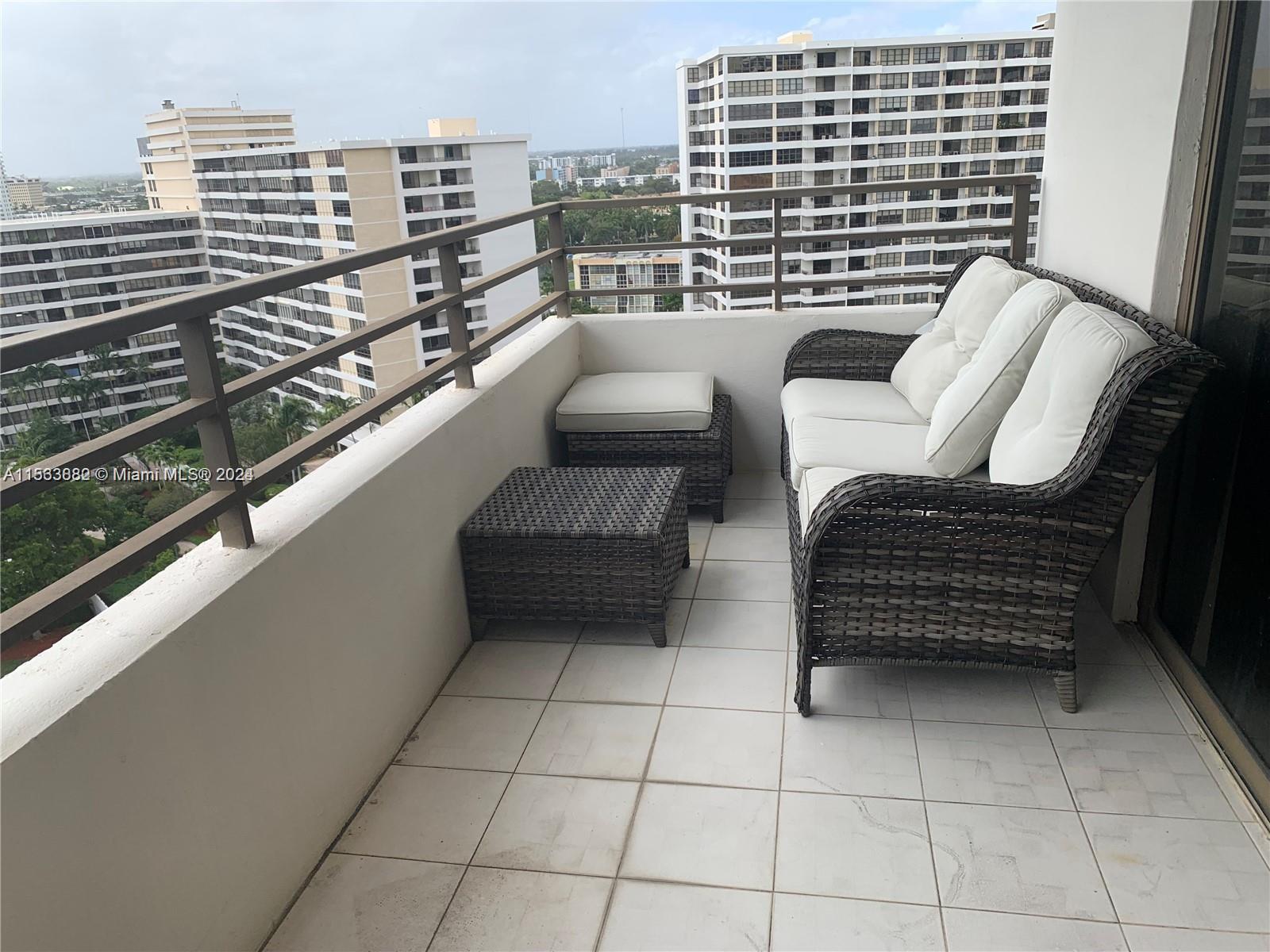 2500 Parkview Dr 1721, Hallandale Beach, Florida 33009, 2 Bedrooms Bedrooms, ,2 BathroomsBathrooms,Residentiallease,For Rent,2500 Parkview Dr 1721,A11533882
