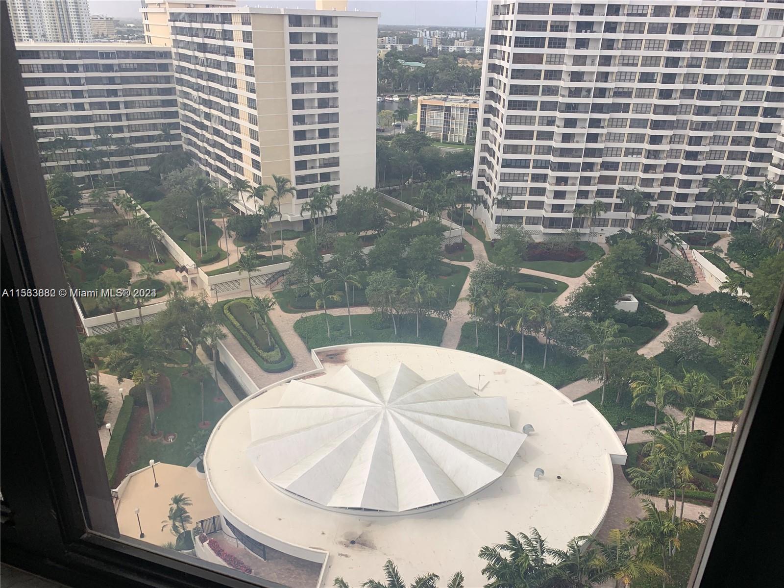 2500 Parkview Dr 1721, Hallandale Beach, Florida 33009, 2 Bedrooms Bedrooms, ,2 BathroomsBathrooms,Residentiallease,For Rent,2500 Parkview Dr 1721,A11533882