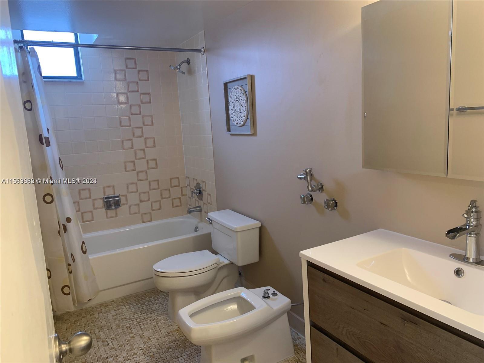 2500 Parkview Dr 1721, Hallandale Beach, Florida 33009, 2 Bedrooms Bedrooms, ,2 BathroomsBathrooms,Residentiallease,For Rent,2500 Parkview Dr 1721,A11533882