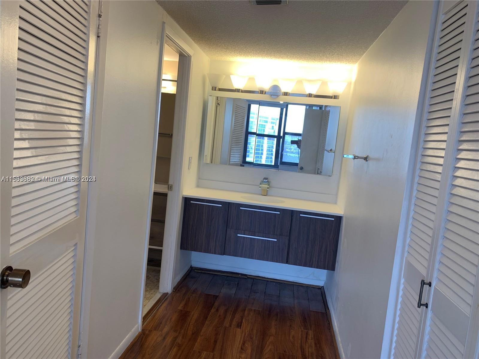 2500 Parkview Dr 1721, Hallandale Beach, Florida 33009, 2 Bedrooms Bedrooms, ,2 BathroomsBathrooms,Residentiallease,For Rent,2500 Parkview Dr 1721,A11533882