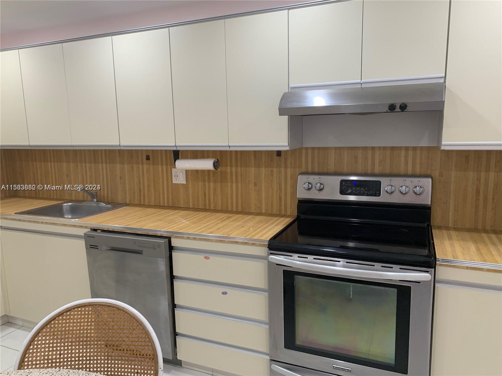 2500 Parkview Dr 1721, Hallandale Beach, Florida 33009, 2 Bedrooms Bedrooms, ,2 BathroomsBathrooms,Residentiallease,For Rent,2500 Parkview Dr 1721,A11533882