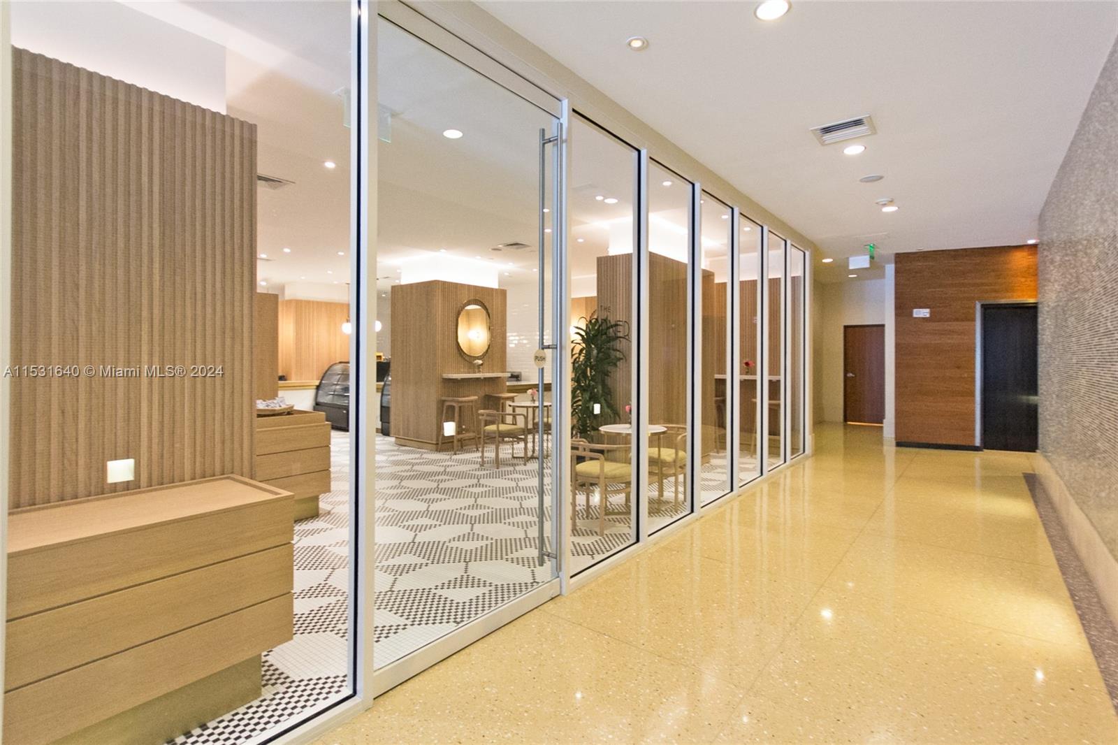 6801 Collins Ave 1015, Miami Beach, Florida 33141, 1 Bedroom Bedrooms, ,1 BathroomBathrooms,Residential,For Sale,6801 Collins Ave 1015,A11531640