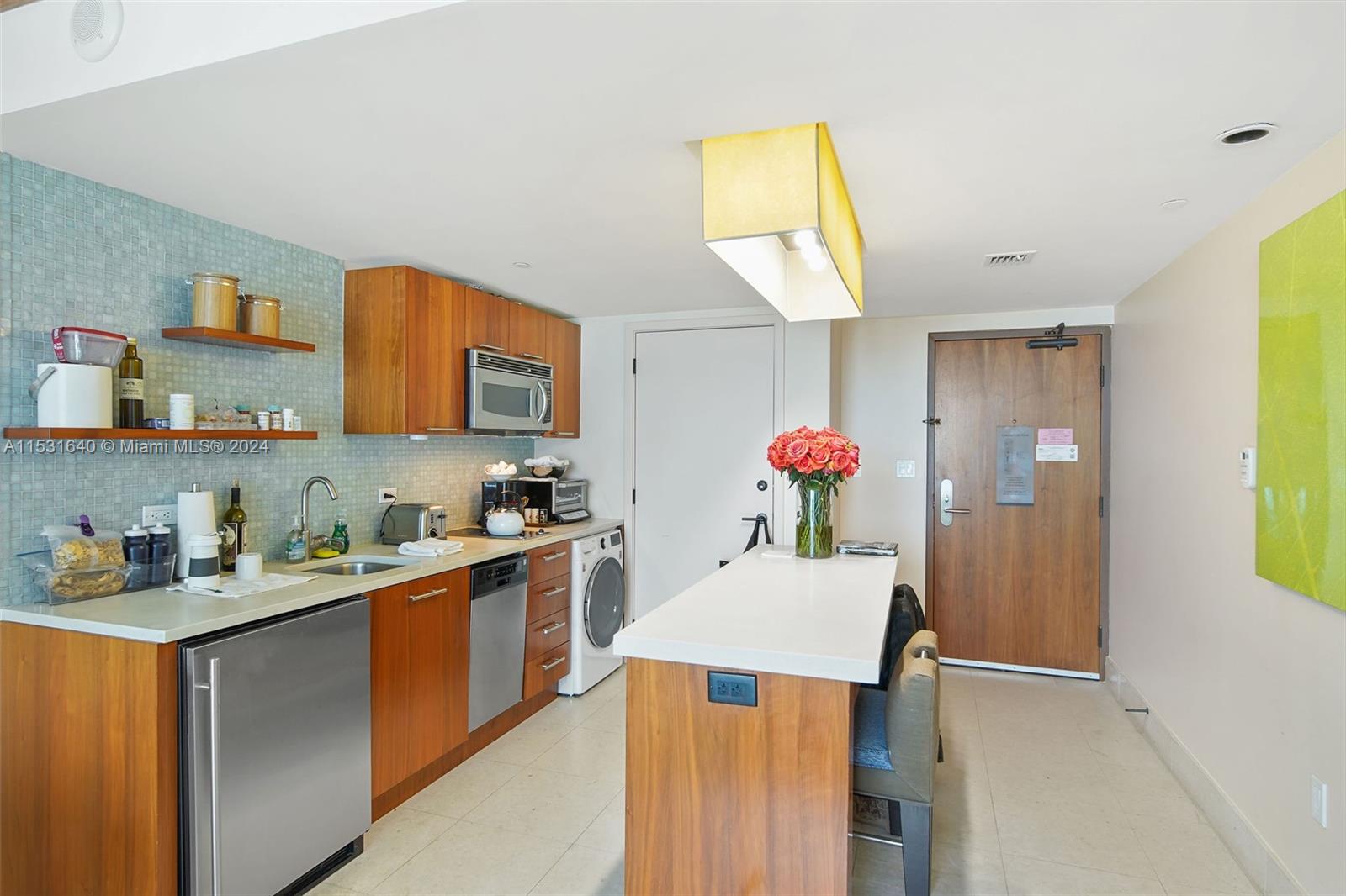 6801 Collins Ave 1015, Miami Beach, Florida 33141, 1 Bedroom Bedrooms, ,1 BathroomBathrooms,Residential,For Sale,6801 Collins Ave 1015,A11531640