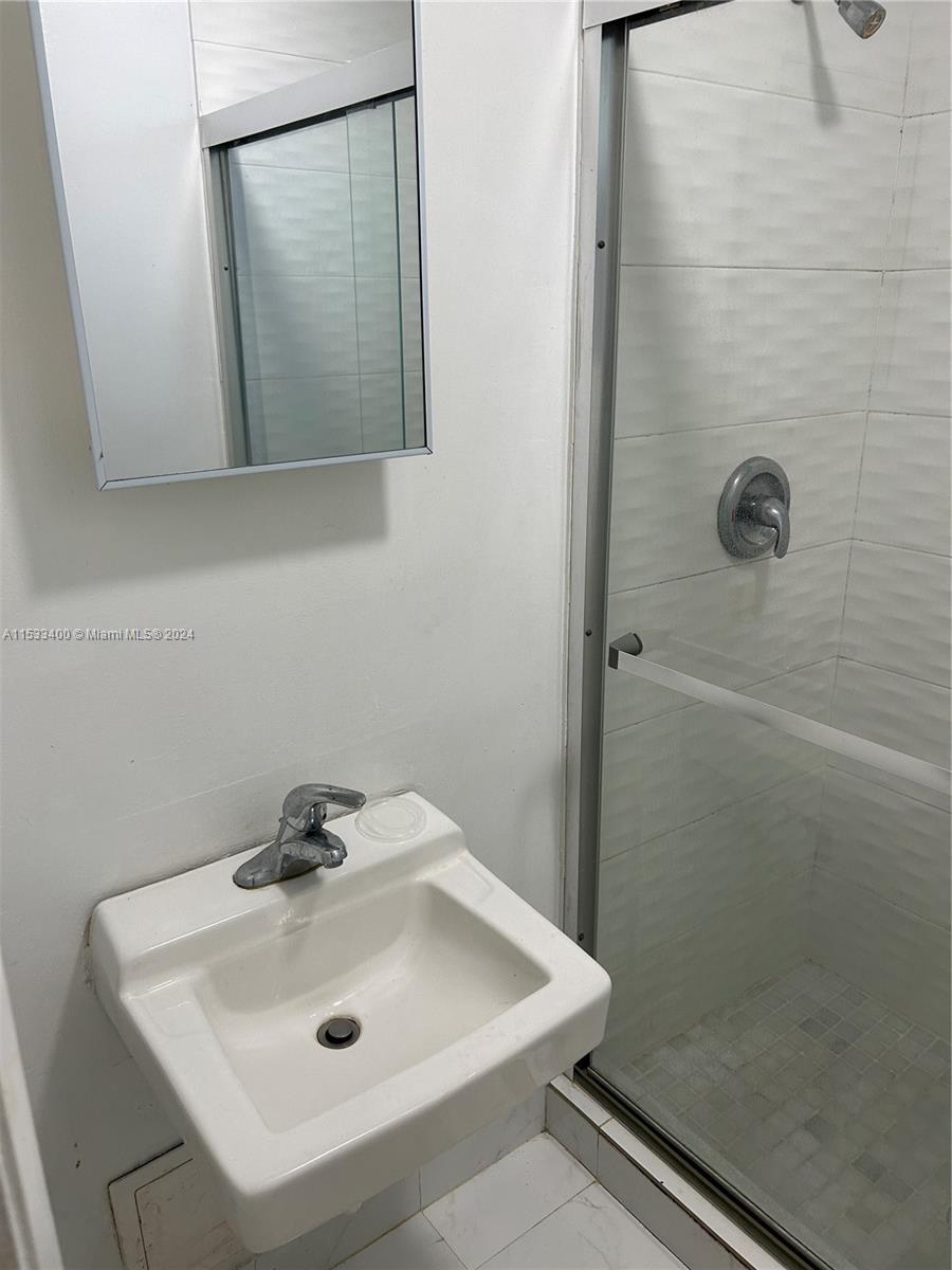 1615 Pennsylvania Ave 9, Miami Beach, Florida 33139, ,1 BathroomBathrooms,Residentiallease,For Rent,1615 Pennsylvania Ave 9,A11533400