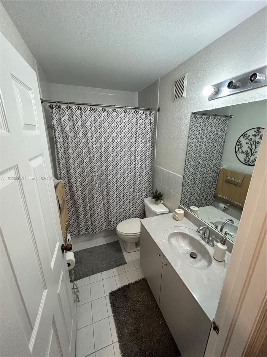 6765 NW 182nd St 102, Hialeah, Florida 33015, 3 Bedrooms Bedrooms, ,2 BathroomsBathrooms,Residential,For Sale,6765 NW 182nd St 102,A11532886