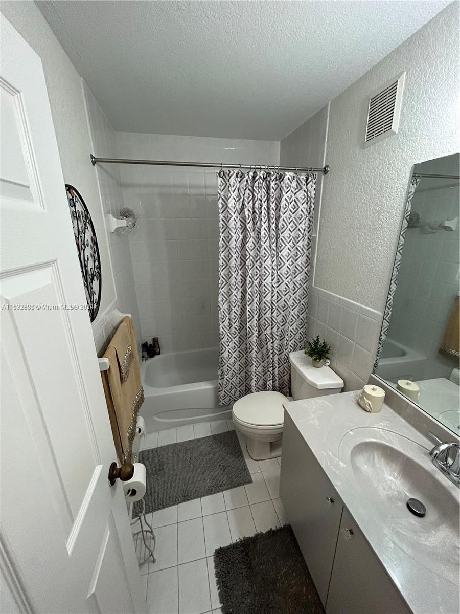 6765 NW 182nd St 102, Hialeah, Florida 33015, 3 Bedrooms Bedrooms, ,2 BathroomsBathrooms,Residential,For Sale,6765 NW 182nd St 102,A11532886