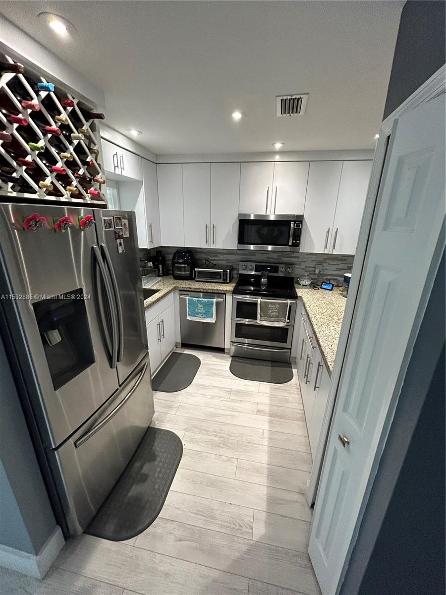 6765 NW 182nd St 102, Hialeah, Florida 33015, 3 Bedrooms Bedrooms, ,2 BathroomsBathrooms,Residential,For Sale,6765 NW 182nd St 102,A11532886