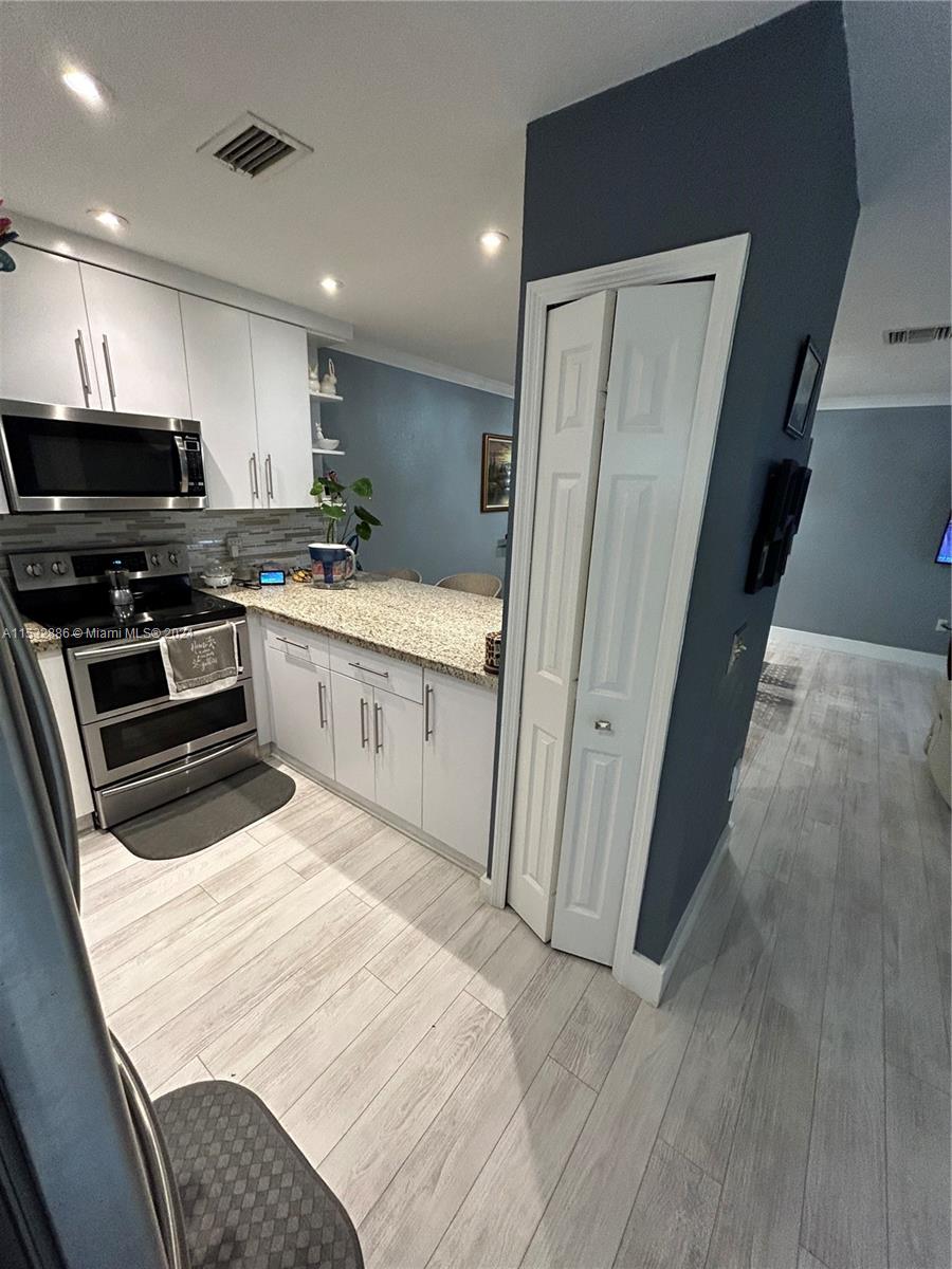 6765 NW 182nd St 102, Hialeah, Florida 33015, 3 Bedrooms Bedrooms, ,2 BathroomsBathrooms,Residential,For Sale,6765 NW 182nd St 102,A11532886