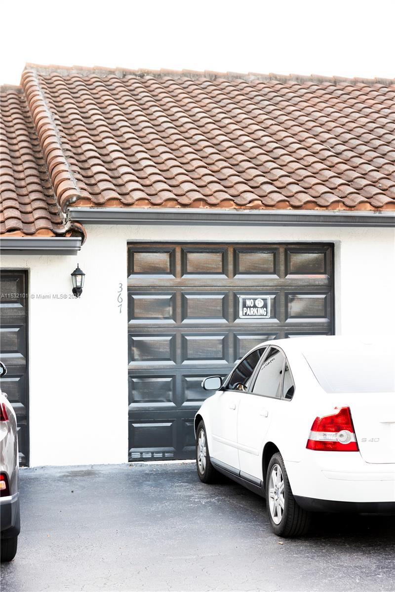 Included garage (2 additional parking spaces)