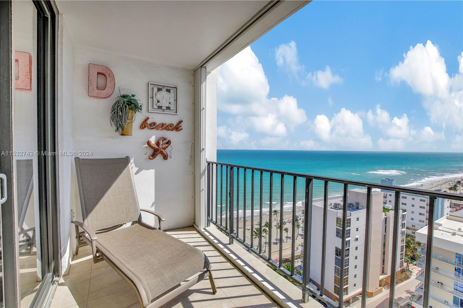 322 Buchanan St PH2C, Hollywood, Florida 33019, 1 Bedroom Bedrooms, ,1 BathroomBathrooms,Residential,For Sale,322 Buchanan St PH2C,A11532743