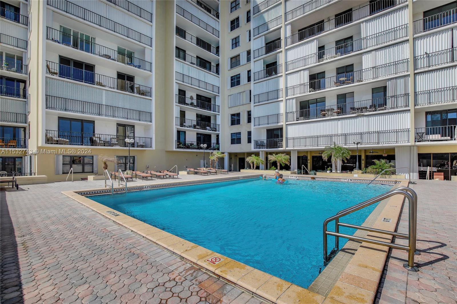 322 Buchanan St PH2C, Hollywood, Florida 33019, 1 Bedroom Bedrooms, ,1 BathroomBathrooms,Residential,For Sale,322 Buchanan St PH2C,A11532743