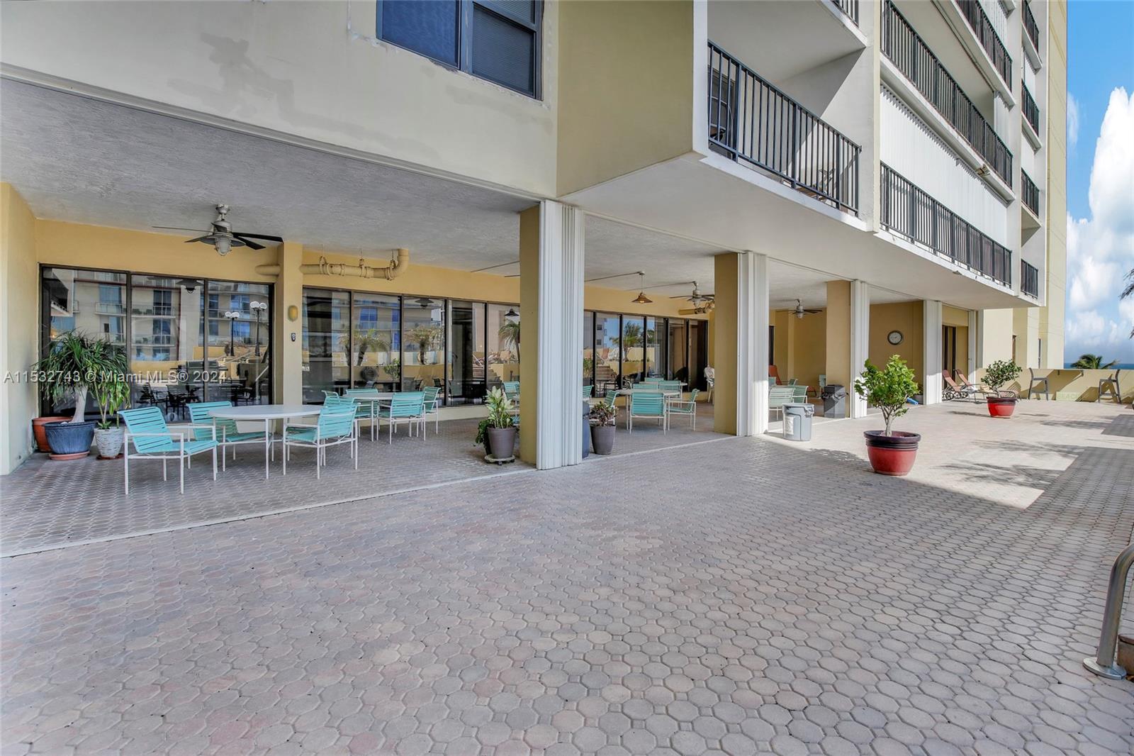 322 Buchanan St PH2C, Hollywood, Florida 33019, 1 Bedroom Bedrooms, ,1 BathroomBathrooms,Residential,For Sale,322 Buchanan St PH2C,A11532743