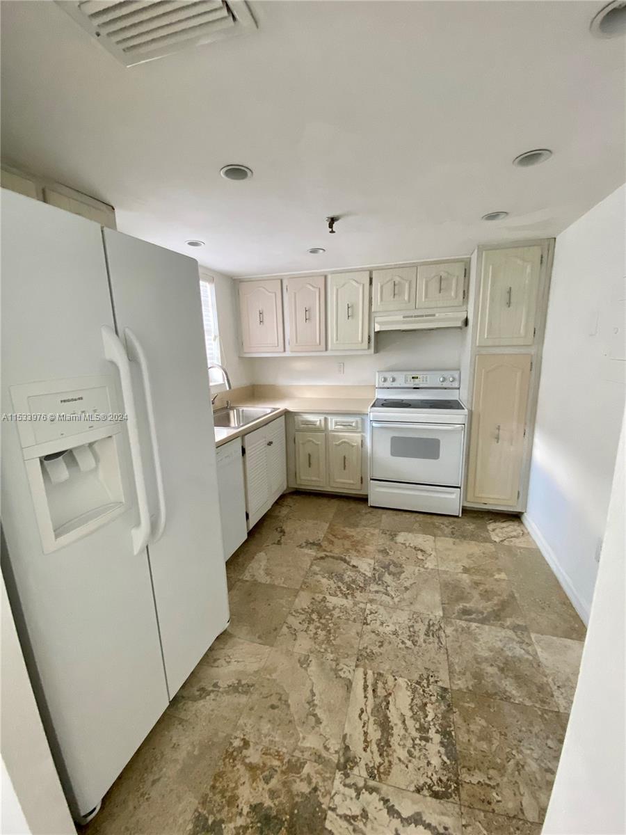 1345 West Ave 202, Miami Beach, Florida 33139, 1 Bedroom Bedrooms, ,1 BathroomBathrooms,Residential,For Sale,1345 West Ave 202,A11533976