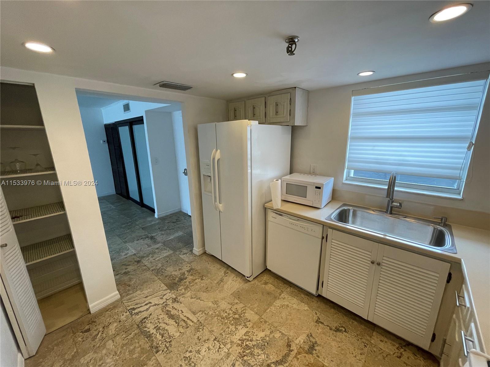 1345 West Ave 202, Miami Beach, Florida 33139, 1 Bedroom Bedrooms, ,1 BathroomBathrooms,Residential,For Sale,1345 West Ave 202,A11533976