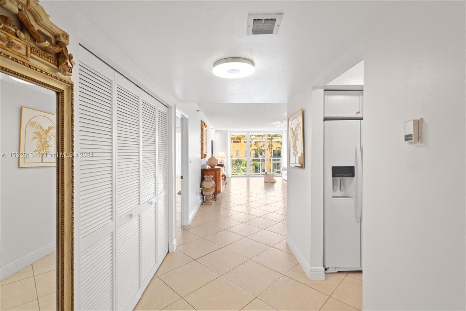 8855 Collins Ave 3E, Surfside, Florida 33154, 1 Bedroom Bedrooms, ,1 BathroomBathrooms,Residentiallease,For Rent,8855 Collins Ave 3E,A11532613