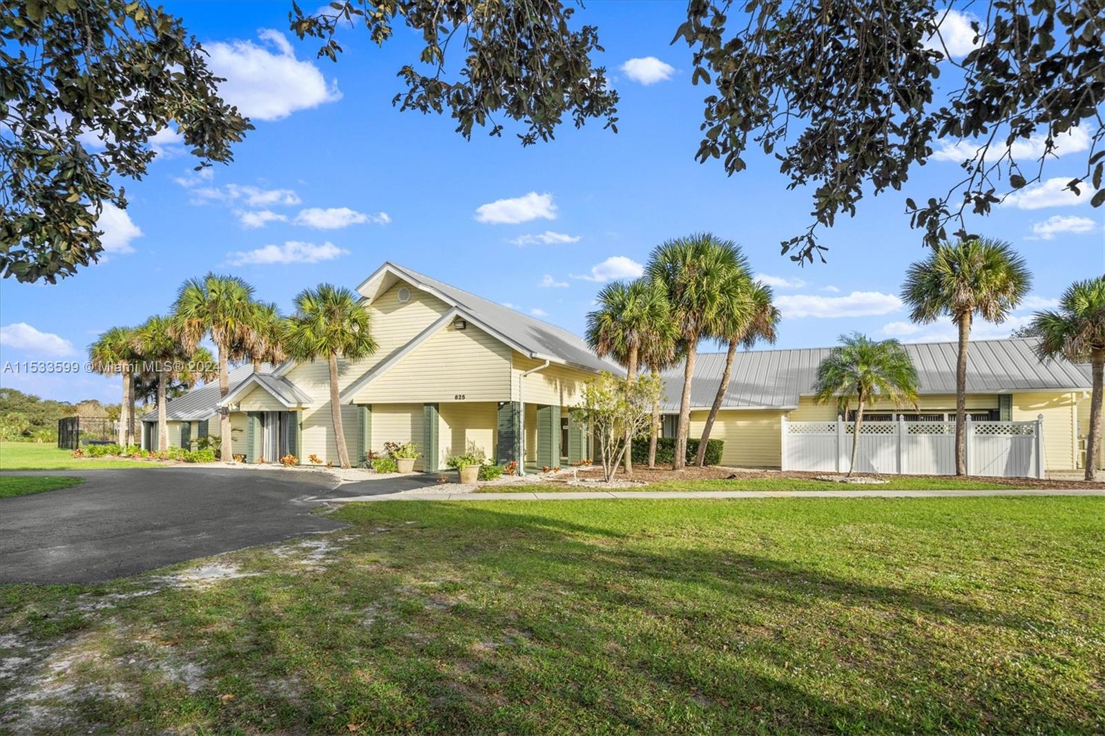 745 21st St SW, Vero Beach, FL, 32962 United States, 3 Bedrooms Bedrooms, ,1 BathroomBathrooms,Residential,For Sale,21st St SW,A11533599