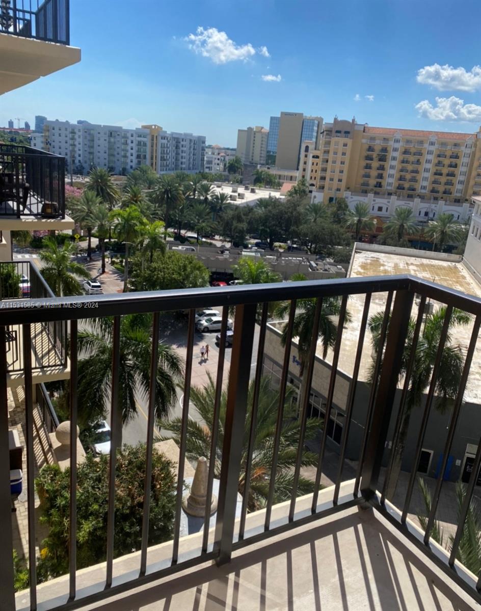 GORGEOUS, SPACIOUS 2 BED AND 2 AND A HALF BATH LUXURY CONDO IN THE HEART OF CORAL GABLES DOWNTOWN. WALKING DISTANCE TO MIRACLE MILE AND GIRALDA RESTAURANTS. 2 ASSIGNED PARKING SPACES WHICH IS RARE. UNIT FEATURES 2 MASTER BEDROOMS WITH WALK IN CLOSETS, KITCHEN GRANITE COUNTER TOPS AND STAINLESS STEEL APPLIANCES. WASHER AND DRYER IN UNIT. GREAT VIEWS FROM THE BALCONY.