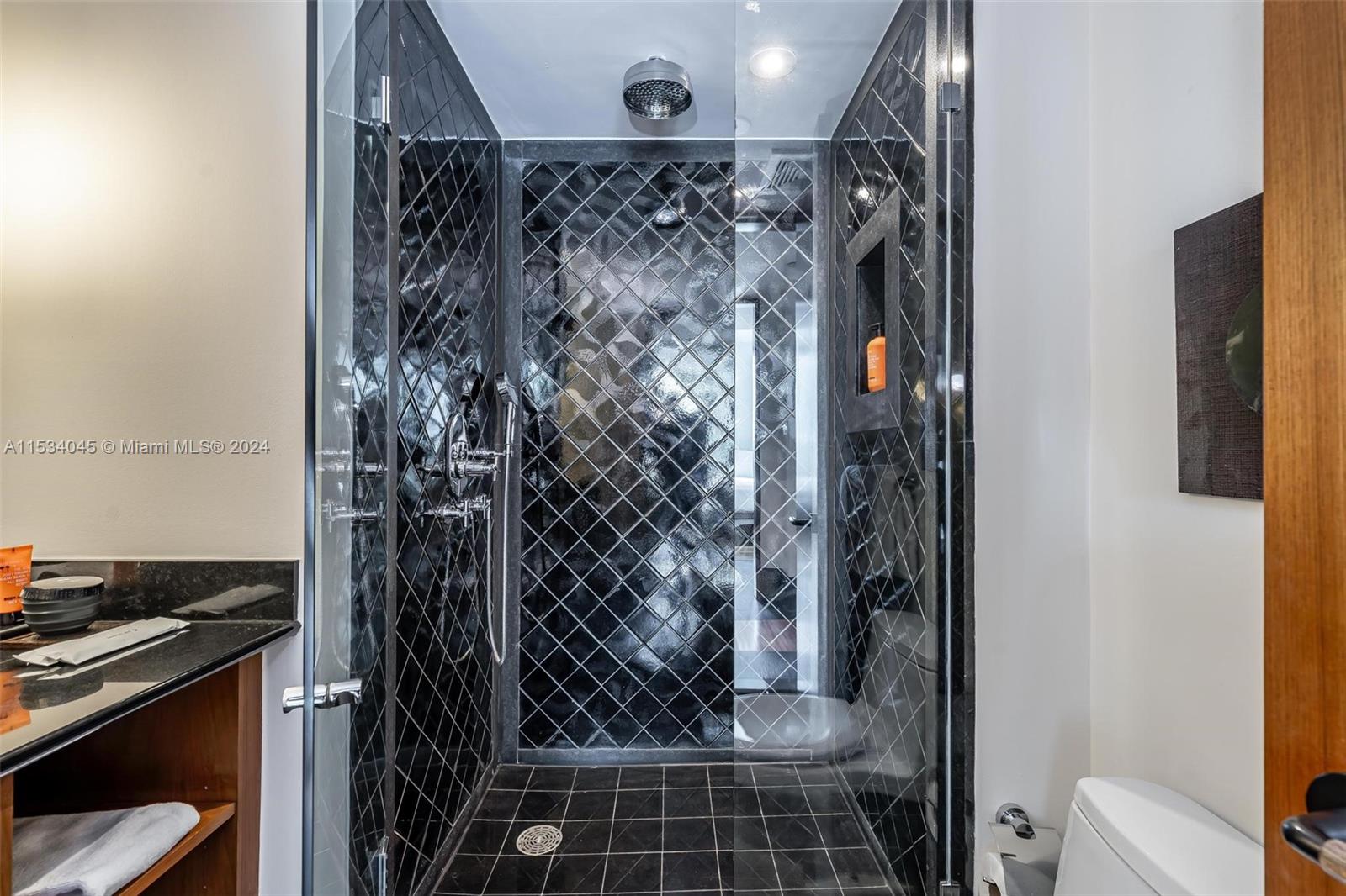 101 20th St 1804, Miami Beach, Florida 33139, 2 Bedrooms Bedrooms, ,2 BathroomsBathrooms,Residential,For Sale,101 20th St 1804,A11534045