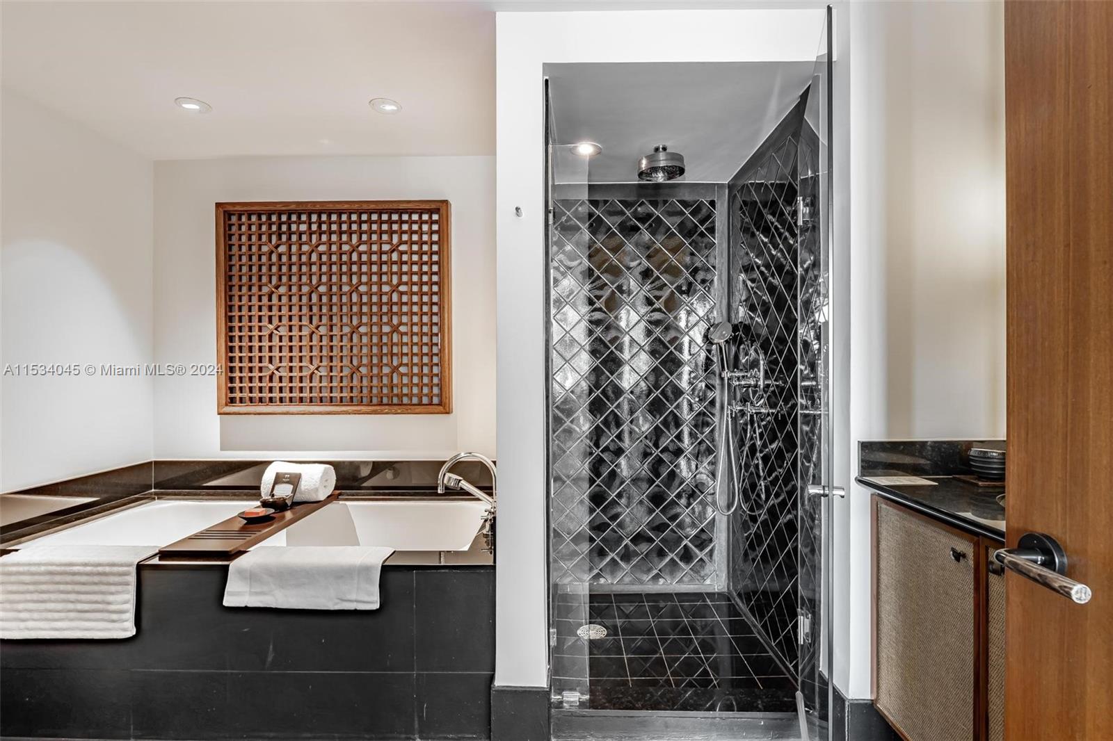 101 20th St 1804, Miami Beach, Florida 33139, 2 Bedrooms Bedrooms, ,2 BathroomsBathrooms,Residential,For Sale,101 20th St 1804,A11534045