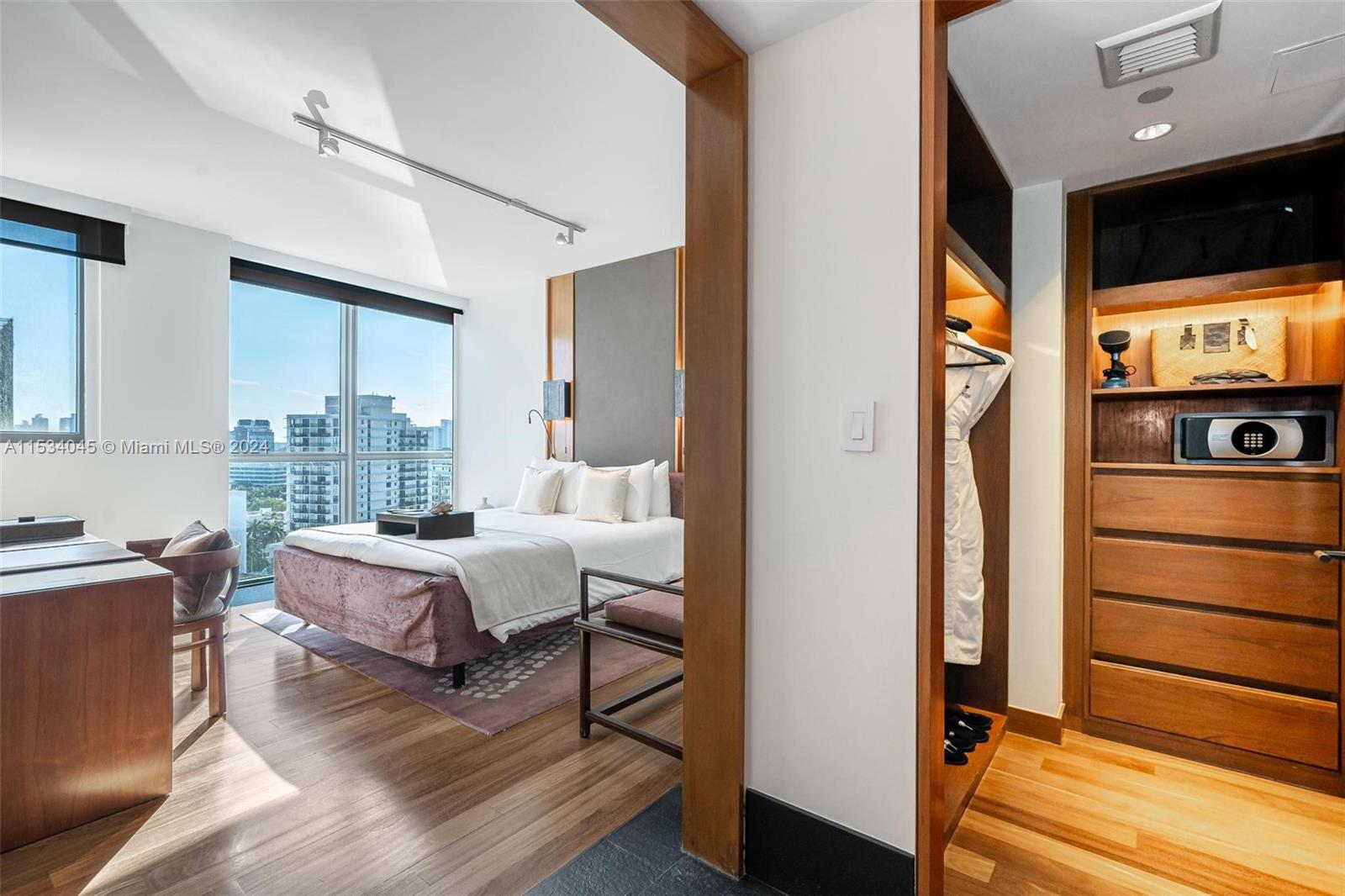 101 20th St 1804, Miami Beach, Florida 33139, 2 Bedrooms Bedrooms, ,2 BathroomsBathrooms,Residential,For Sale,101 20th St 1804,A11534045